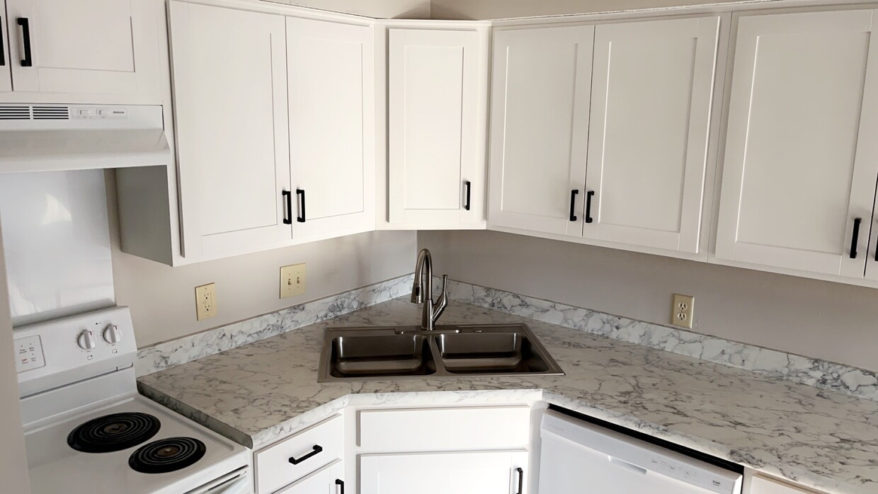 Brand New Cabinets and Counters! - 4240 W 124th St