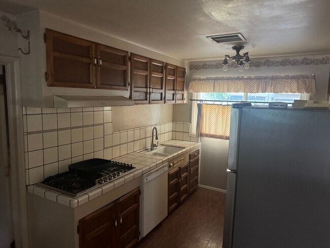 Foto del edificio - 1431 Hoag Ave