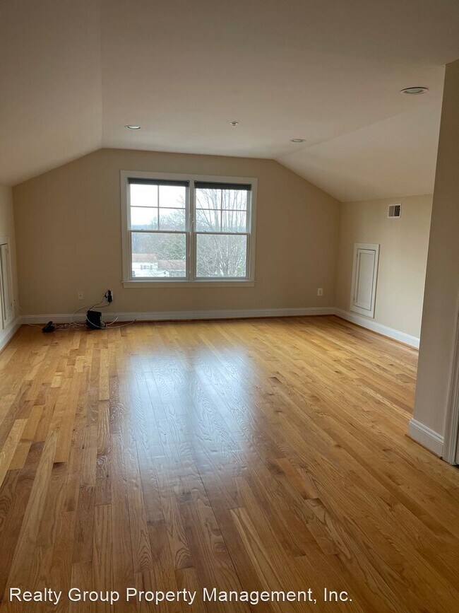Building Photo - 6 br, 5.5 bath House - 6817 ALGONQUIN AVE.