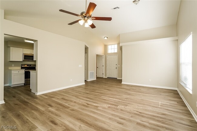 Foto del edificio - 9131 Buttercup Ct