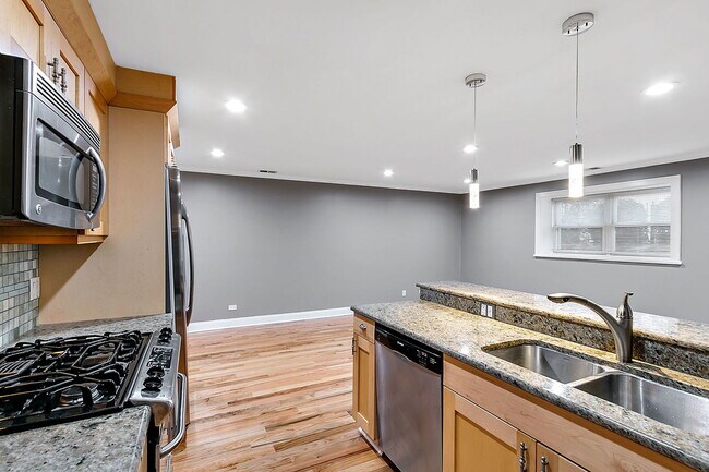 Foto del edificio - 4715 S Greenwood Ave