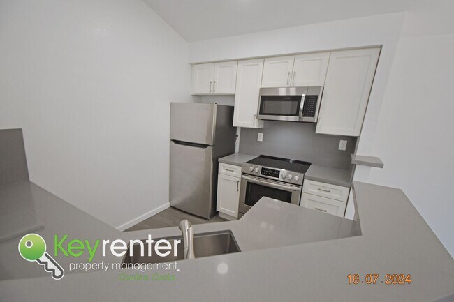 Foto del edificio - Cute Condo in the Desirable Devonwood Neig...