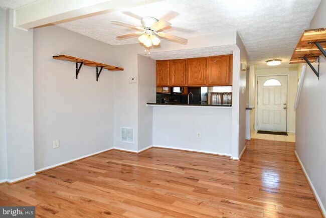 Foto del edificio - 8417 Cedar Falls Ct