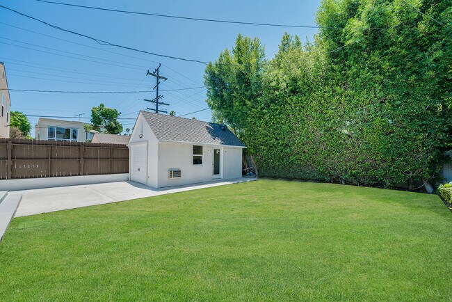 Building Photo - 481 S HOLT Ave