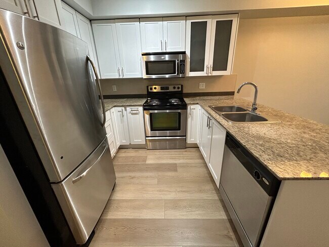 Photo du bâtiment - 211-13958 108 Avenue