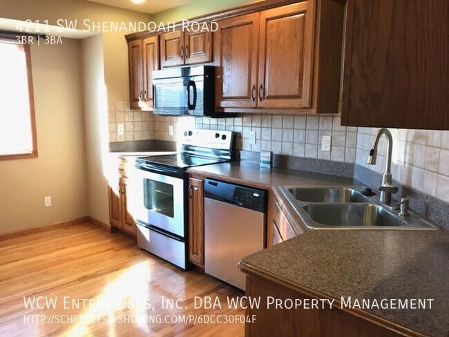 Foto del edificio - Elegant 3 bedroom 2 bath duplex!