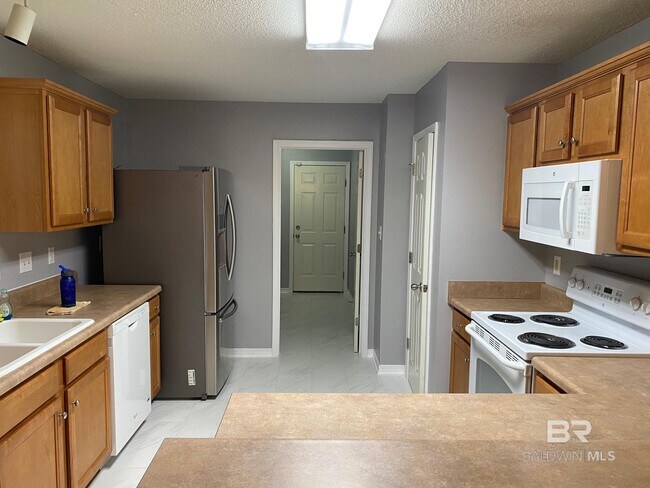 Building Photo - 8068 Deerwood Dr