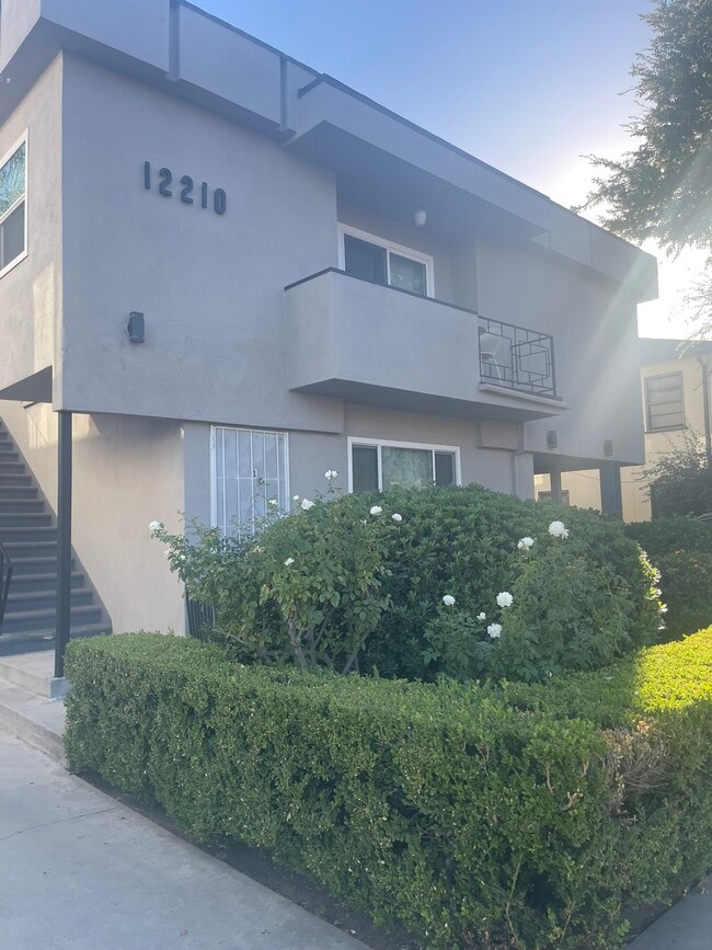 Building Photo - 12210 Magnolia Blvd