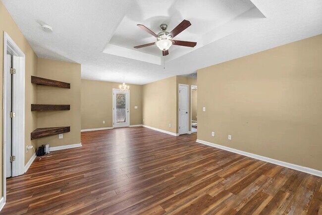 Foto del edificio - Move-In Ready Cottage on 1.36 Acres with L...