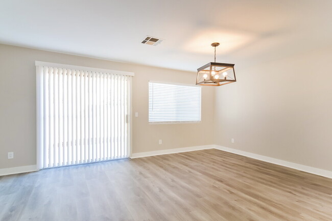 Foto del edificio - 7408 Flat Rock St