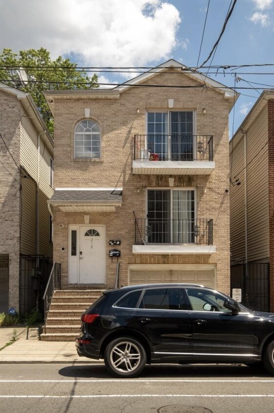 Primary Photo - 212 New York Ave