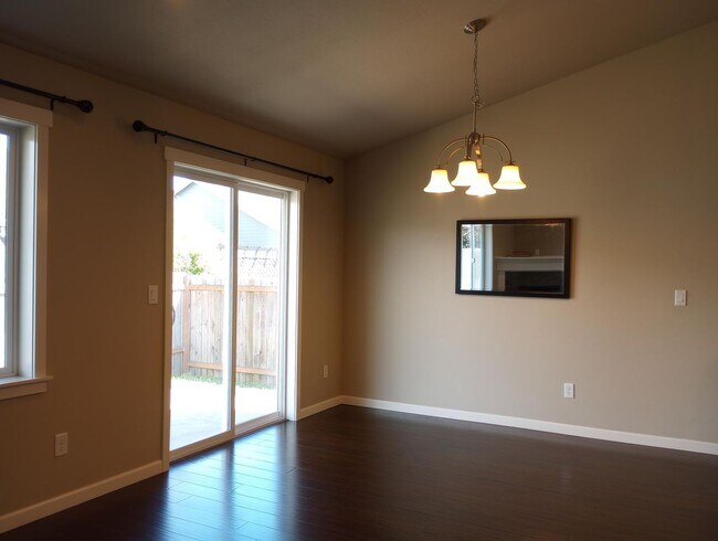 Foto del edificio - 5562 Fisher Pl