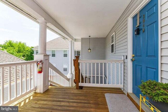 Building Photo - 5802 Wyndham Cir