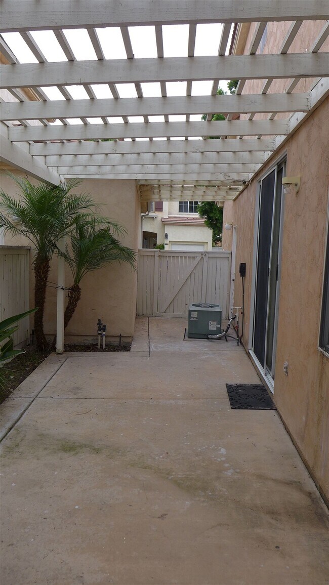 Building Photo - 1187 Calle Tesoro