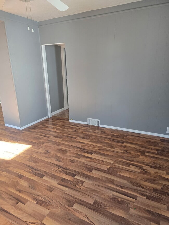 Foto del edificio - 2205 N Maryland Ave