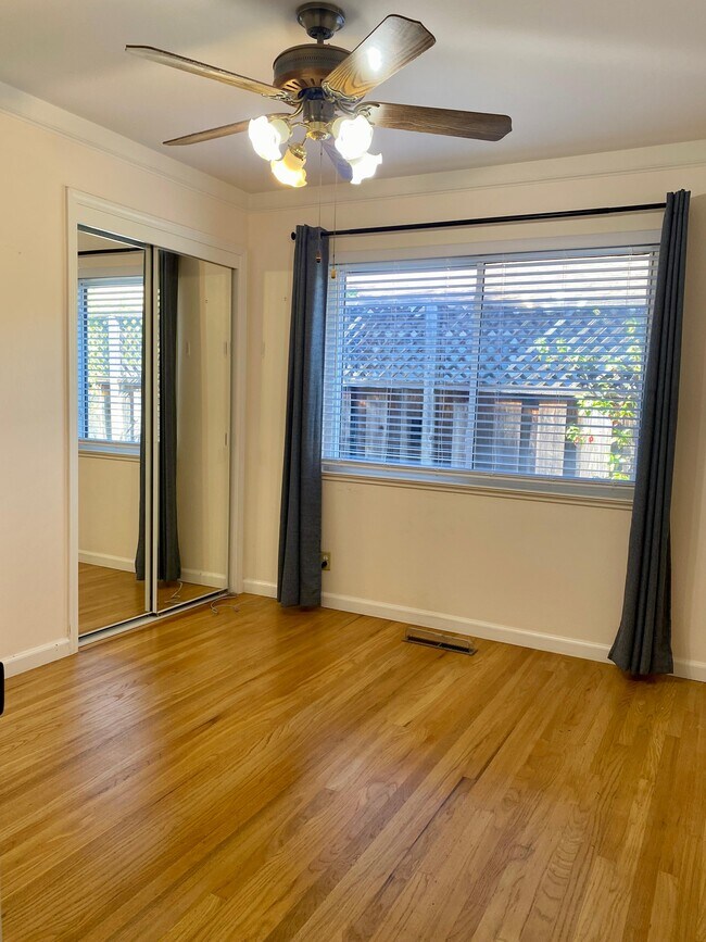 Foto del edificio - 1609 Blossom Hill Rd