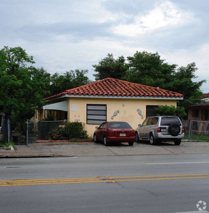 265 NE 54th St - 237-271 NE 54th St