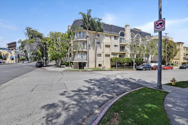 Foto del edificio - 12130 Ohio Ave