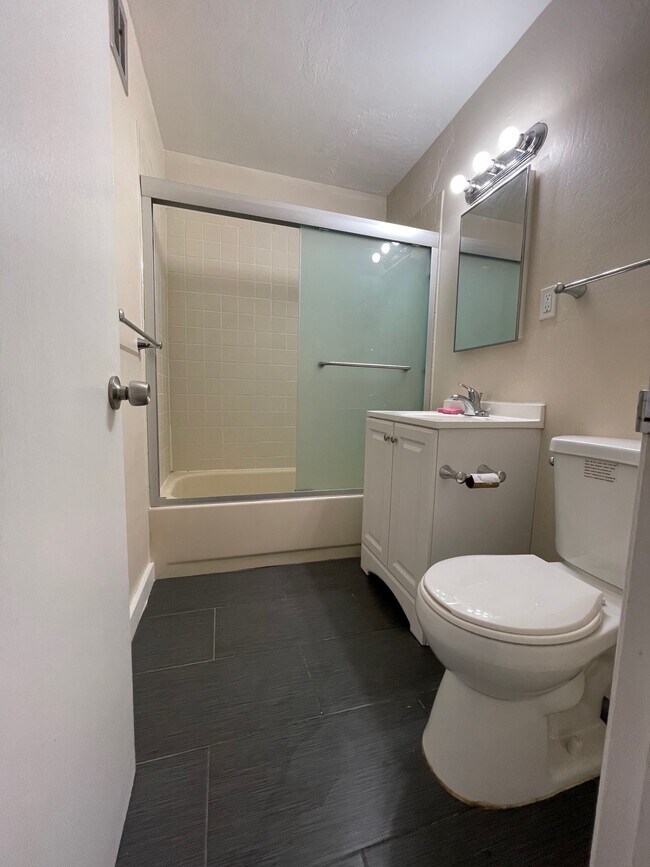 Building Photo - 415 3rd Ave