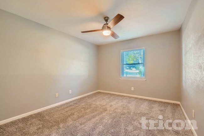 Building Photo - 6026 Lakecrest Dr