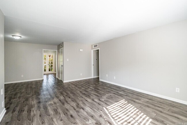 Foto del edificio - 1601 N Bryant St