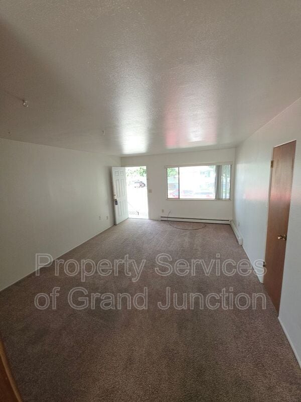 Building Photo - 2854 Elm Cir