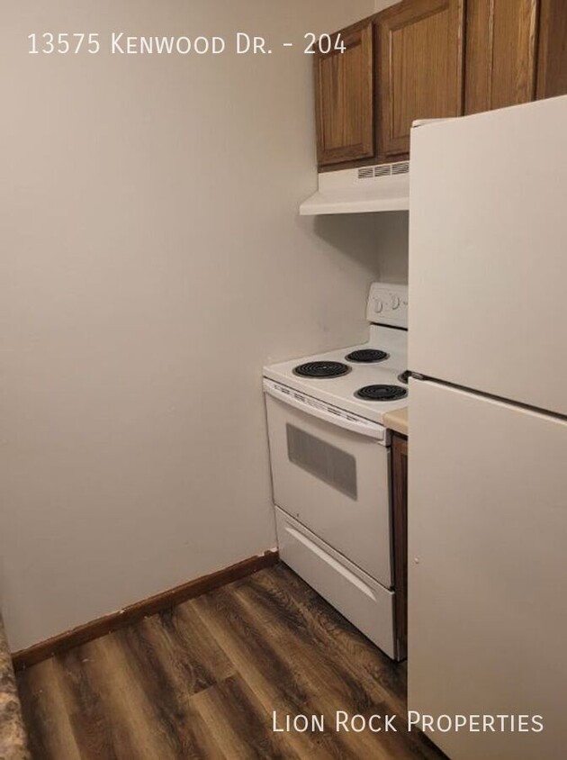 Primary Photo - Charming & Comfortable Living for $1,099/m...