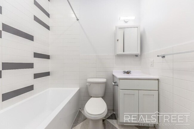 Foto del edificio - Stunning Brand New 1 Bed in Landmarked Tow...