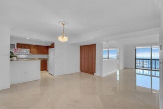 Building Photo - 2333 Brickell Ave