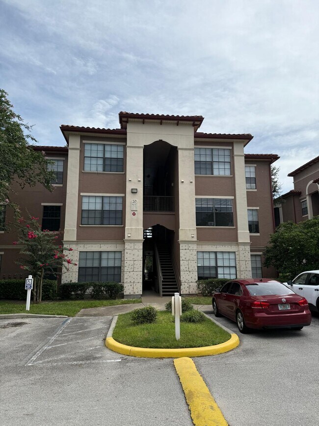 Foto del edificio - 6137 Metrowest Blvd