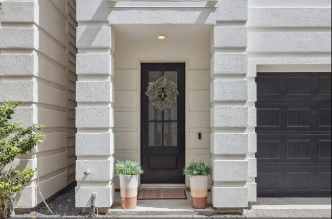 Foto del edificio - 5729 Larkin St