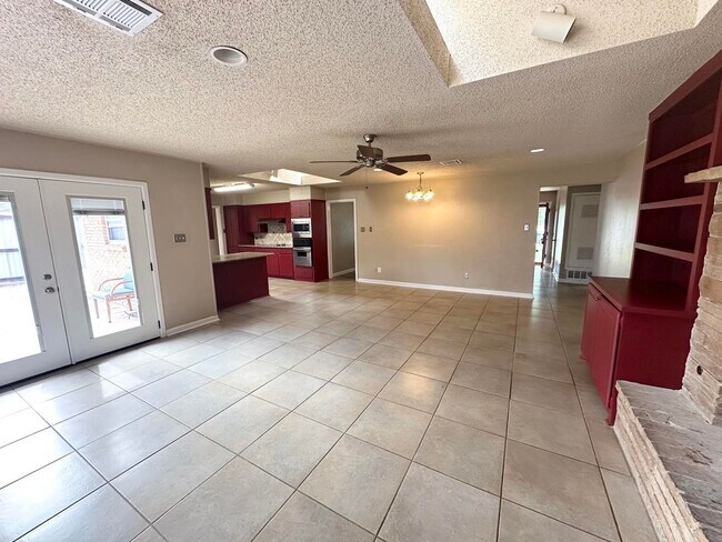 Foto del edificio - 3 Bed 2 Bathroom For Rent