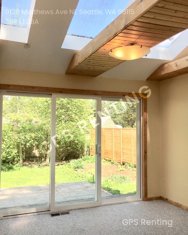 Building Photo - Matthews Beach 3 bd Available now!