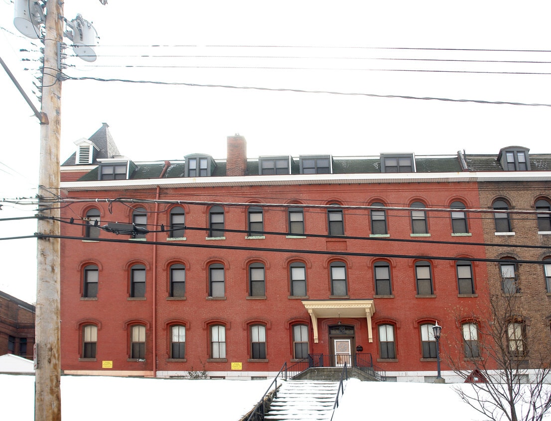 Building Photo - 40 Pius St