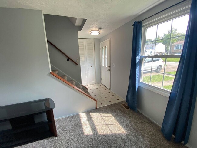 Building Photo - 3 br, 1.5 bath House - 10 Quail Hill Rd
