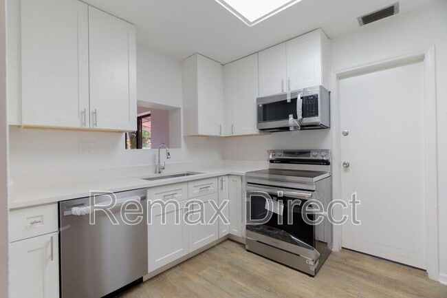 Foto del edificio - 4375 Forest Ln