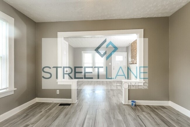Building Photo - REDUCED! - Now offering $1000 off first fu...
