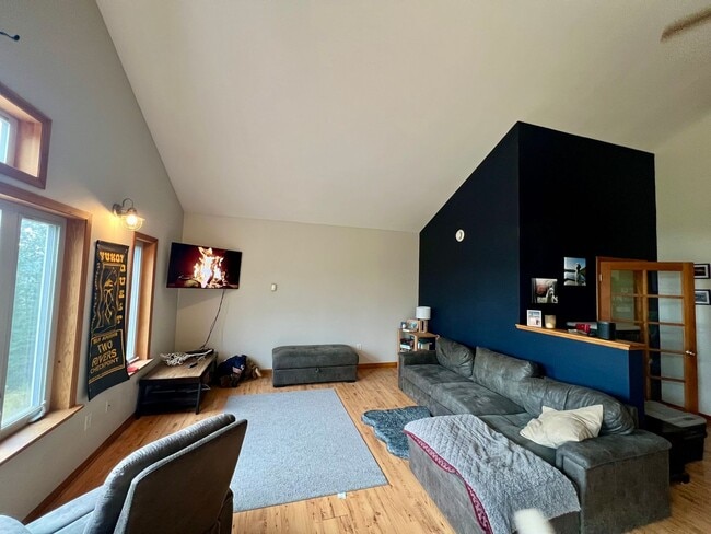 Building Photo - Charming 2-Bedroom Home with Loft on Moose...