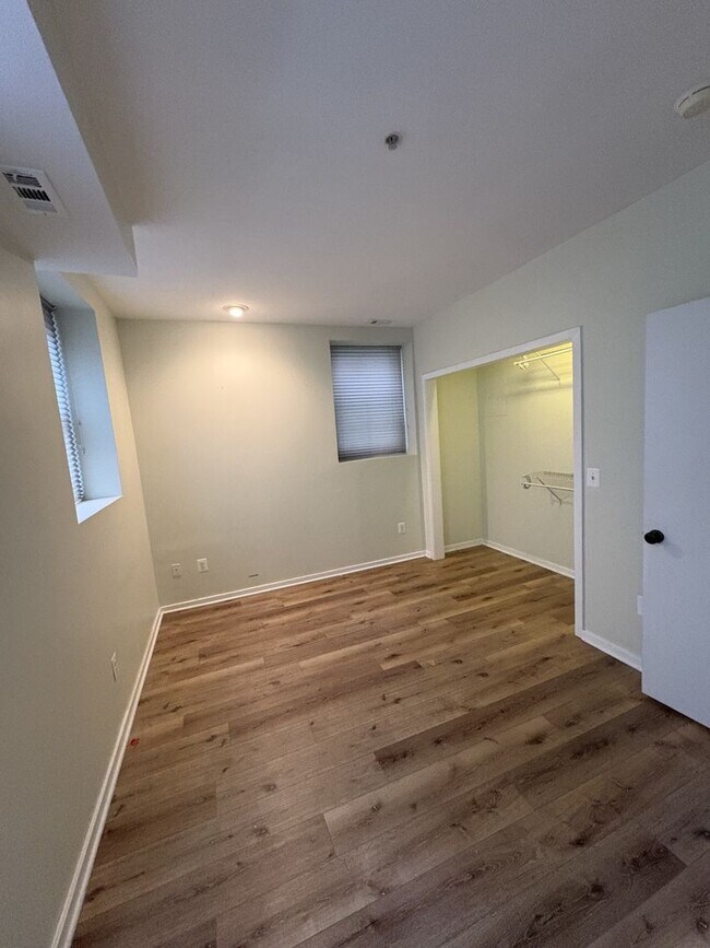 Foto del edificio - Spacious and Lovely Fed Hill 2bd/2ba Condo with CAC, W/D and more!