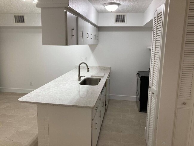 Building Photo - 2278 Richter St