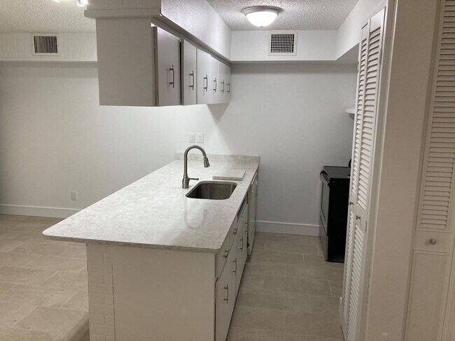 Foto del edificio - 2278 Richter St