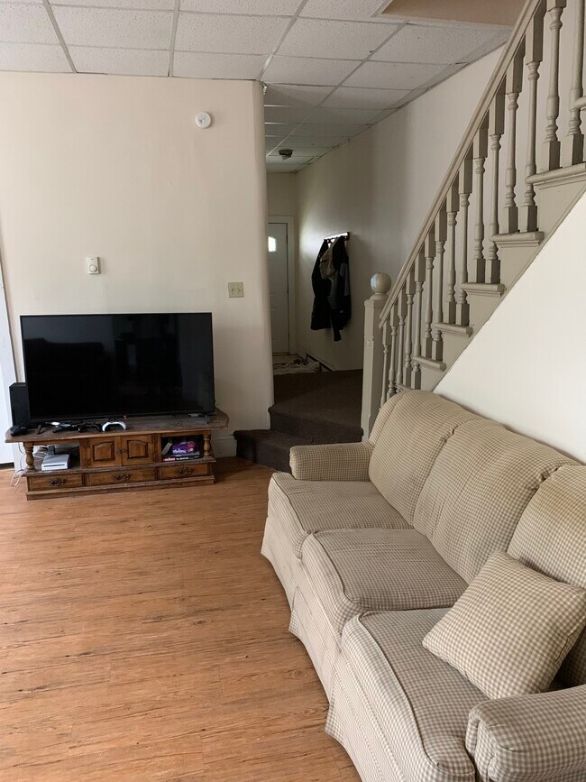 Foto del edificio - 427 Taylor Ave