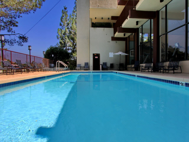 Piscina - Azure Glendale