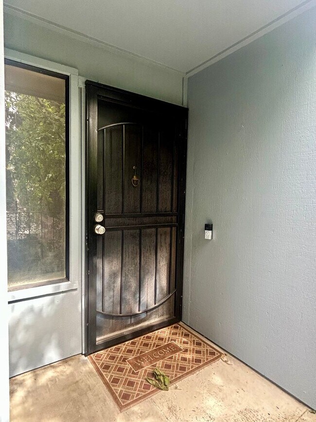 Foto del edificio - Private location!  SkyWest Townhome for rent
