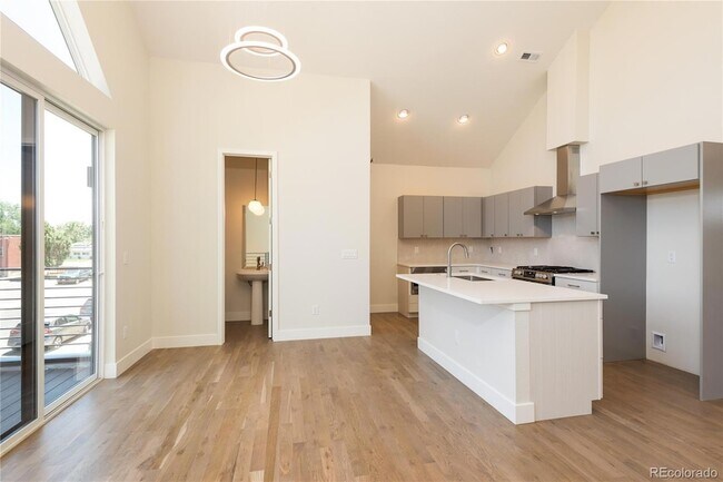 Foto del edificio - 3411 Albion St