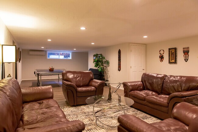 Living room - 4771 Hillcrest Rd