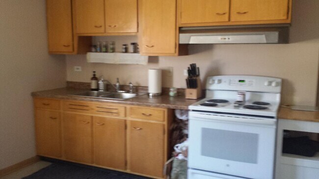 Kitchen - 1319 E 31st St