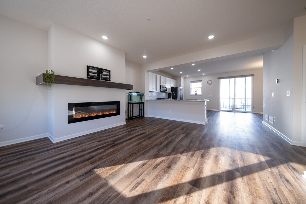 Foto principal - 858 Roselyn Dr