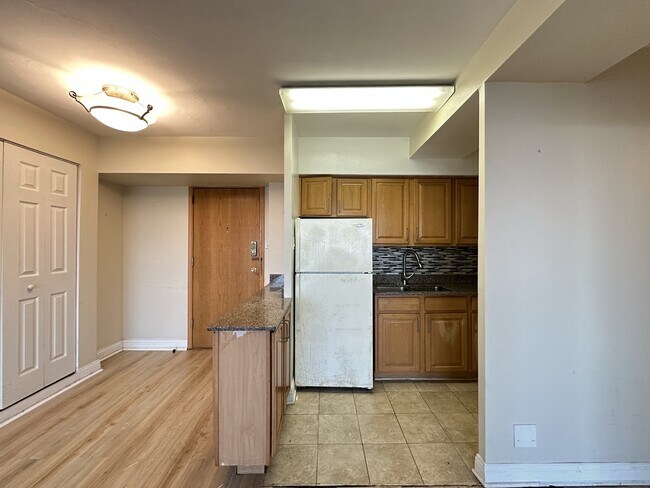 Foto del edificio - 4180 N Marine Dr