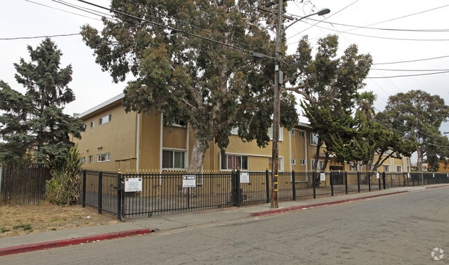 7630 Lockwood St Oakland Ca 94621 Als Primary Photo 7630 Lockwood St
